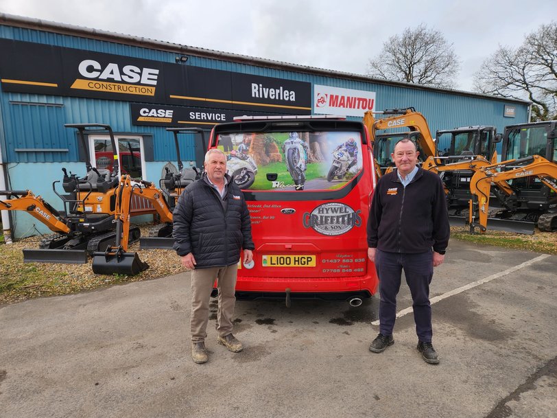 GROWING CASE FLEET DELIVERS FOR HYWEL GRIFFITHS ON SITE AND ON THE ROAD